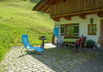 Terrasse und Eingangsbereich Ferienwohnung Lattengebirge 